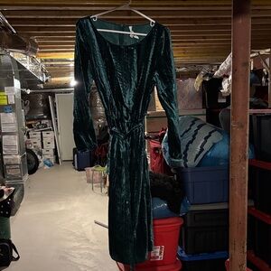 BB Dakota Emerald Velvet Long Sleeve Dress